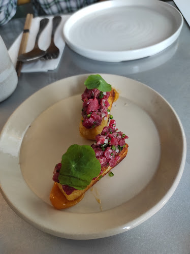 מסעדת איי - a Restaurant - הסעדה