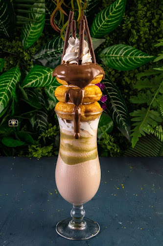 black & white - הסעדה