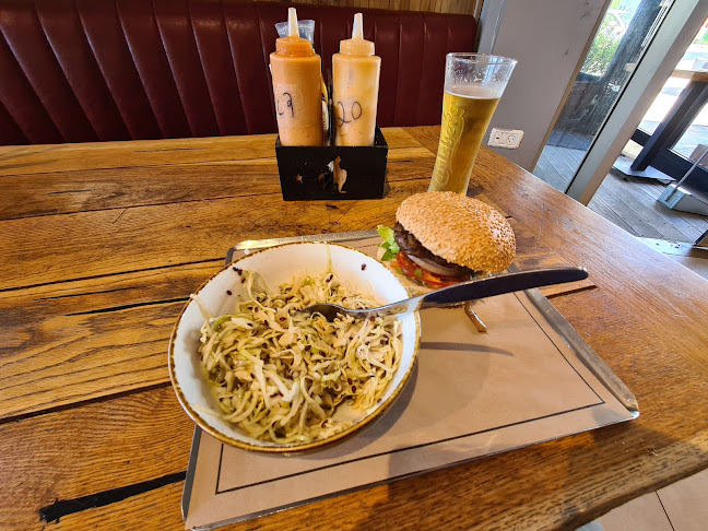 בורגר סאלון - הסעדה