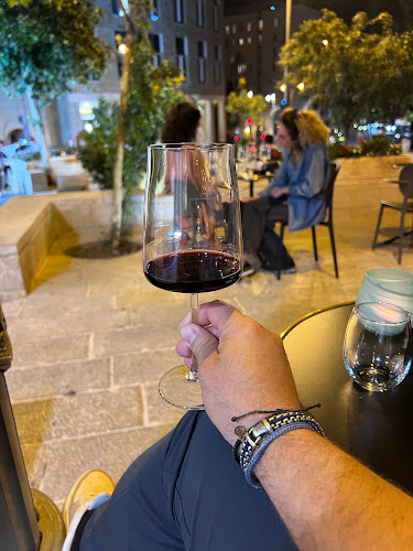 יין וחברים - ירושלים