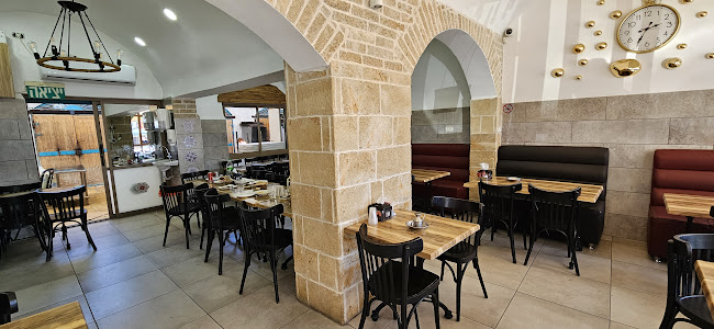 סלאח א דין 21\14, עכו