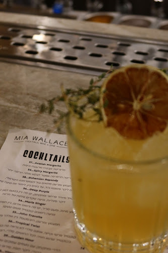 בר קוקטיילים | מיה וואלאס | בר בפתח תקווה | Mia Wallace - פתח תקווה