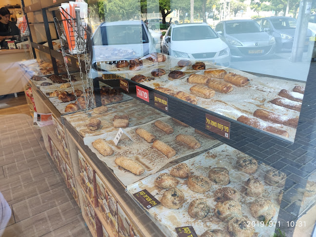 שדרות וייצמן 42, קרית מוצקין