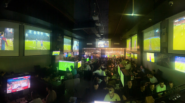 אימון ספורט ופאב משחק - הסעדה