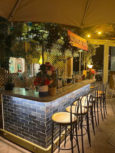 עבריאני - הסעדה