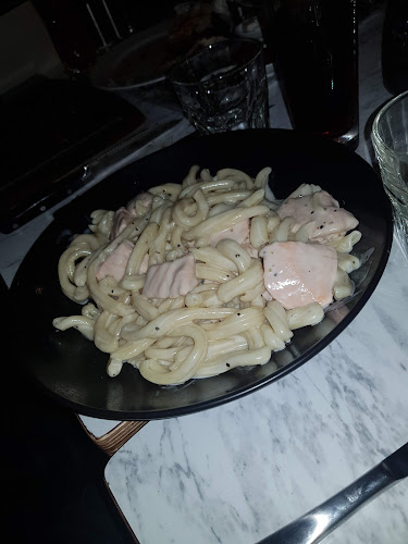 מסעדת כרמא, עין כרם - הסעדה