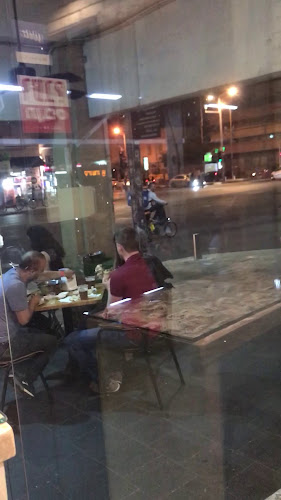 פרנק - נקניקיה עם כבוד - הסעדה