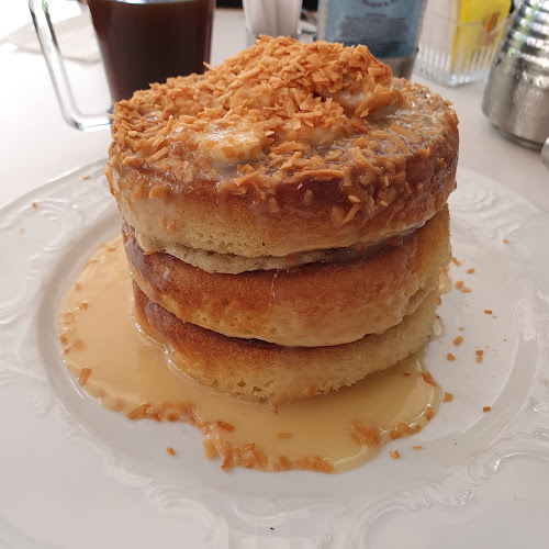 R&D by Benedict - הסעדה