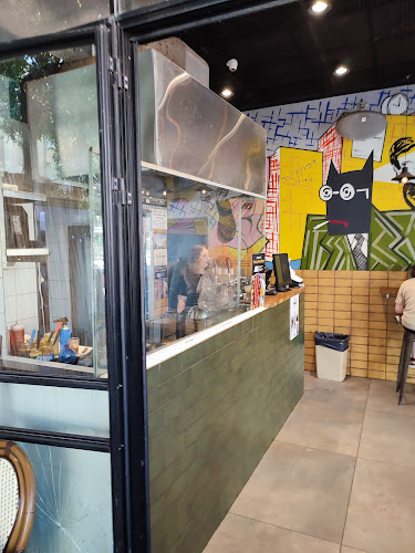 פרנק - נקניקיה עם כבוד - הסעדה