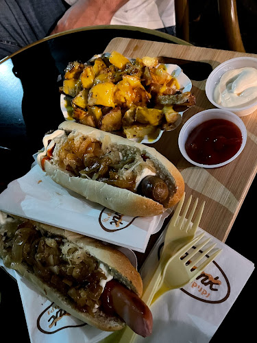 פרנק - נקניקיה עם כבוד - הסעדה