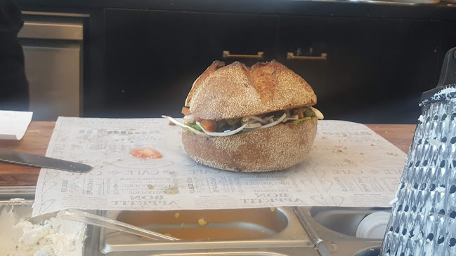 לחם אושר - הסעדה