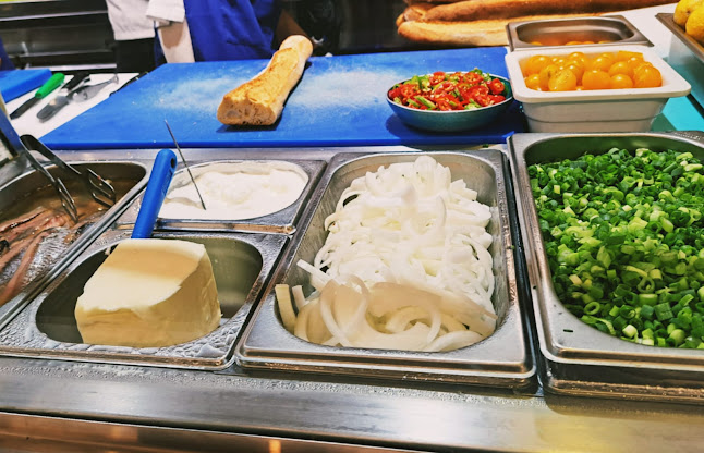 SHERRY HERRING - הסעדה