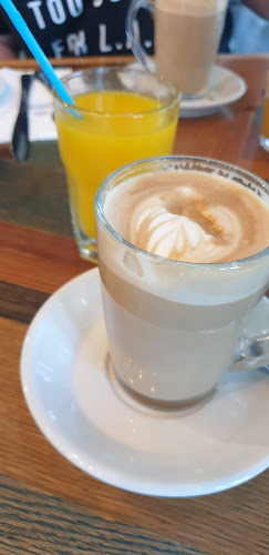 בנדיקט ביתן אהרון - הסעדה