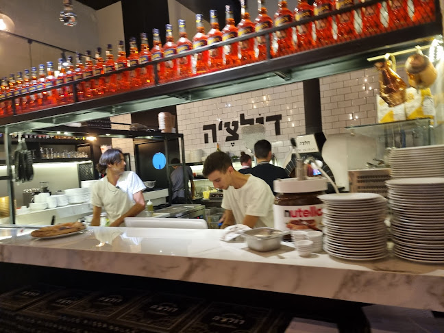 דולצ׳ה - פיצה נאפוליטנית - הסעדה