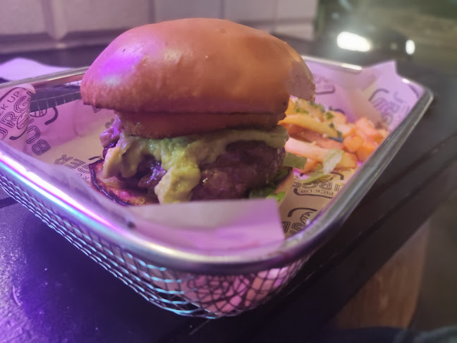 פיקאפ בורגר - הסעדה