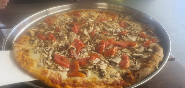 פאפא ג'ינוס פיצה - הסעדה