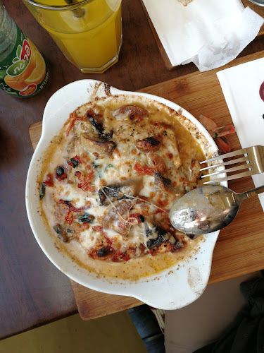 פיצה קאלדו - הסעדה