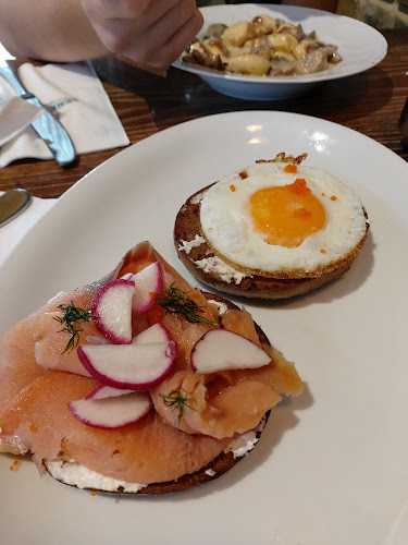 בנדיקט ביתן אהרון - הסעדה