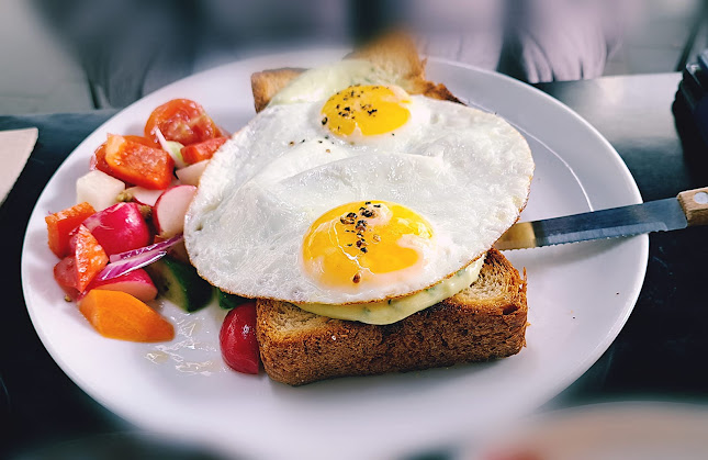 Tony and Esther - הסעדה