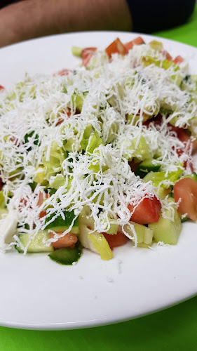 פיצה פרדייז - הסעדה