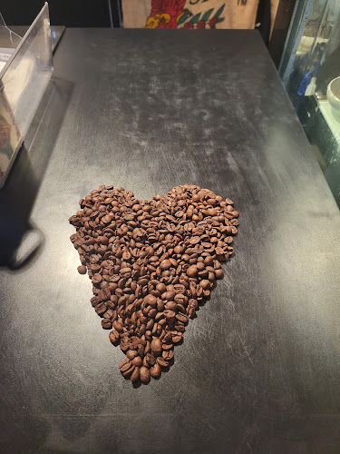 קפטיש – קפה קלוי במקום בתל אביב. Cafetish – Neighborhood Coffee Roastery in Tel Aviv