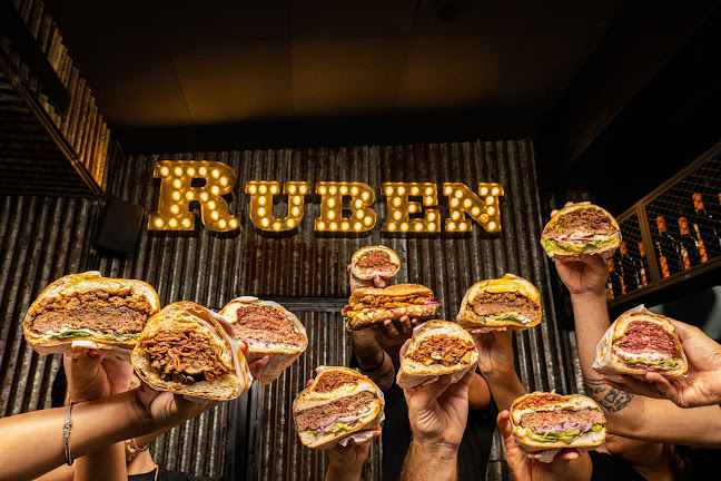 חדרה Ruben - מול החוף וילג'