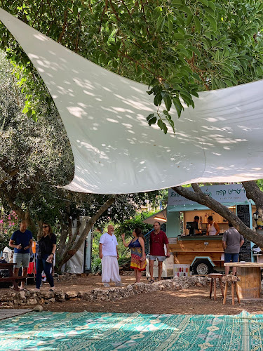 ריטריט קפה - מקום להיות בו - הסעדה