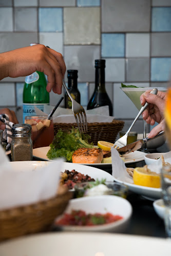 הפי פיש - הסעדה