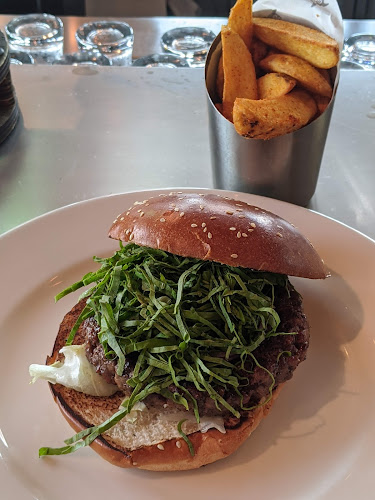 מוזס - הסעדה