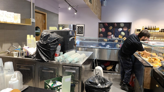 Roladin - הסעדה