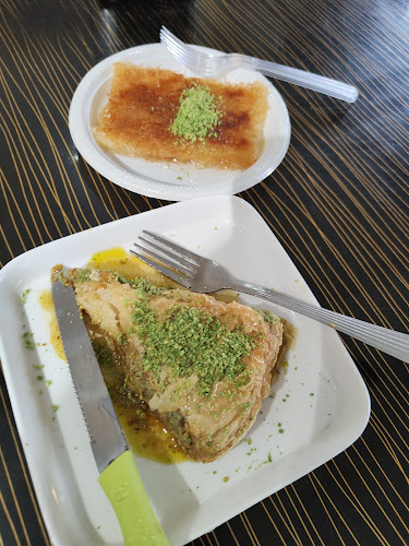 Comentarii opinii despre Mahroum Sweets since 1890