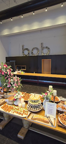 מעדנייה מקומית - הסעדה