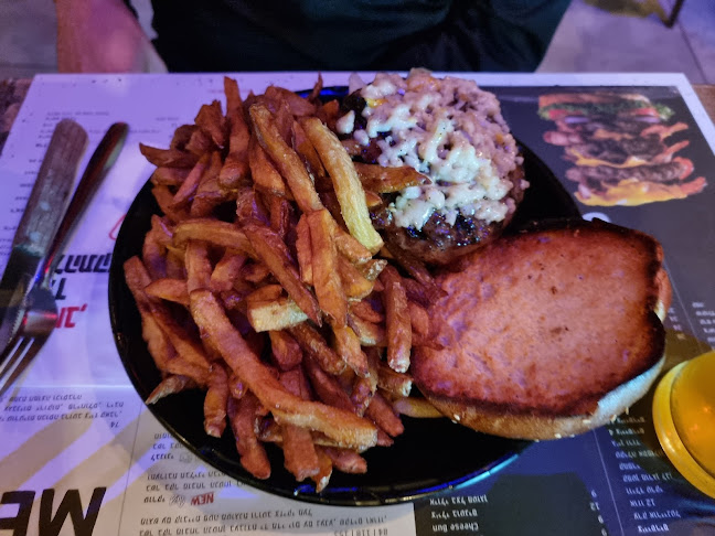 יומנגס כפר סבא - הסעדה