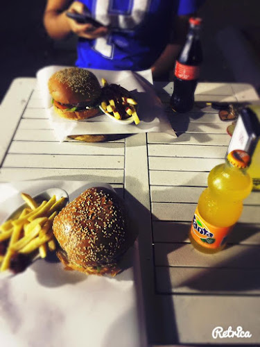 אינגוי מיט אנטריקוט בר - הסעדה