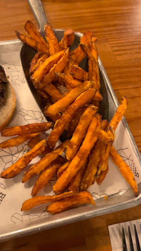 בולס נשר Bulls Chef Burger - הסעדה