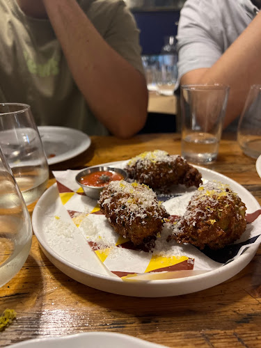 Calabria trattoria del'sud - הסעדה