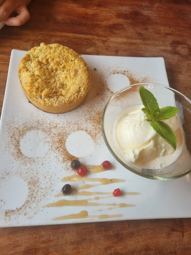 הבית בקצה הנוף - הסעדה