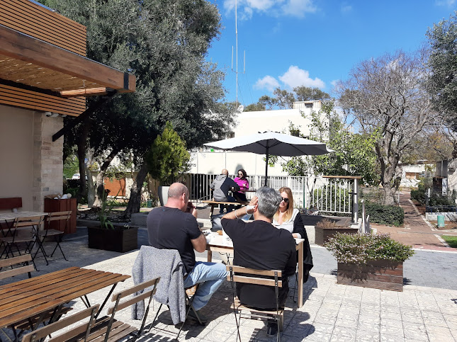 הצרפתי בית קפה/קונדטוריה/גלריה