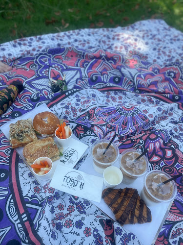 א-קפלה עגלת קפה - הסעדה