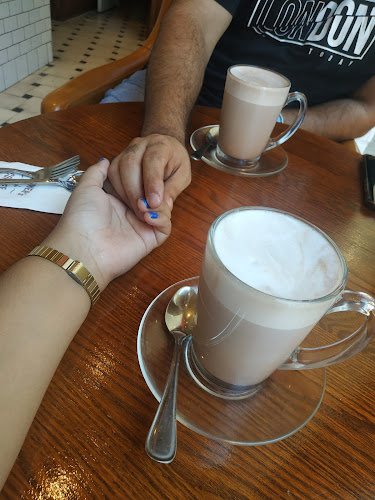 לנדוור ביג פאשן אשדוד - הסעדה