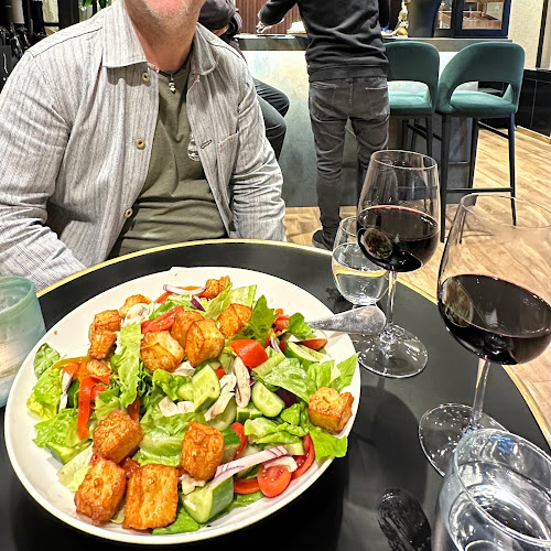 יין וחברים - ירושלים