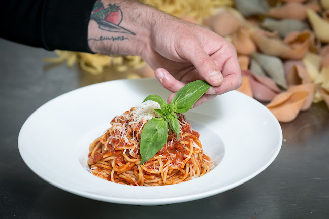 פרגו פיצה כשרה בצפון תל אביב - תל אביב-יפו