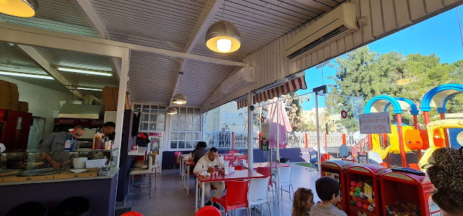 שבח פלאפל ופיצה בית הכרם - הסעדה