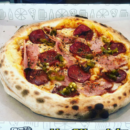 בסטרד פיצה מודיעין - הסעדה