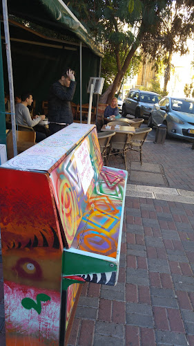 קפה קרוסלה‎ - הסעדה