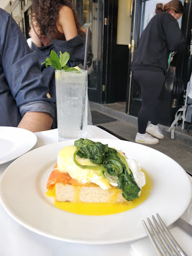 דליקטסן בראסרי - Delicatessen Brasserie - הסעדה