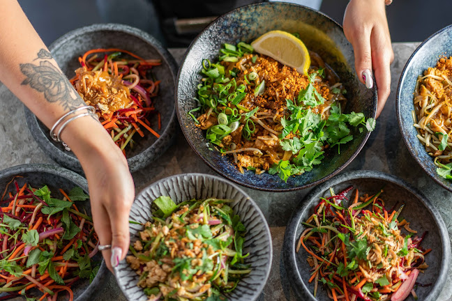 ריבר סושי - בר מלחה River - ירושלים