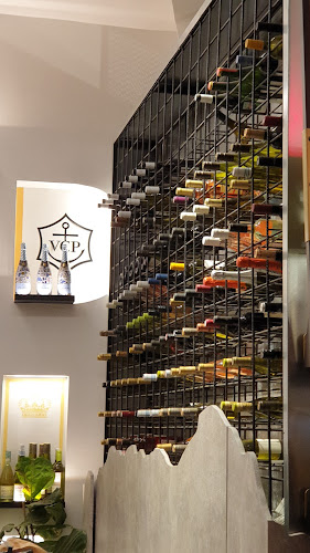 C\W Chocolate & Wine Shop