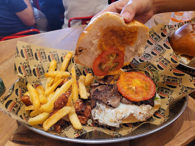 Burgers Bar | בורגרס בר | המבורגר כשר מחנה יהודה - הסעדה