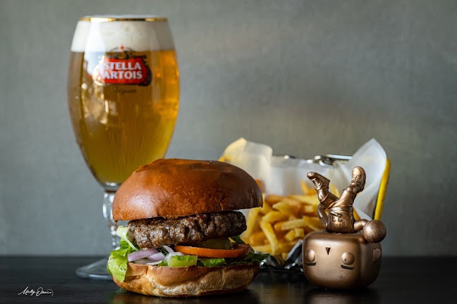 אימון ספורט ופאב משחק - ראשון לציון